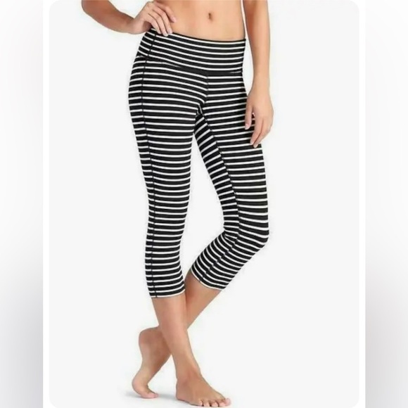 Athleta Pants - Athleta Chaturanga Capri Crop Leggings Black White Stripe Small Style 243095